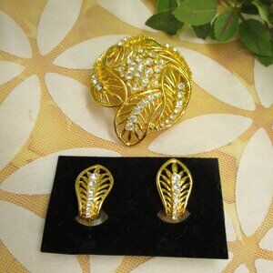 ESTATE STYLE Rhinestone Gold Brooch Earrings Set ~ VINTAGE Gold Plate Rhinestone